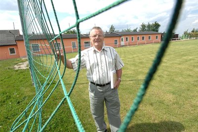 Die meiste Zeit seines Lebens hat Heinz Kreßner auf dem Fußballplatz in Mühlau verbracht, hier ein Foto aus dem Jahr 2007.