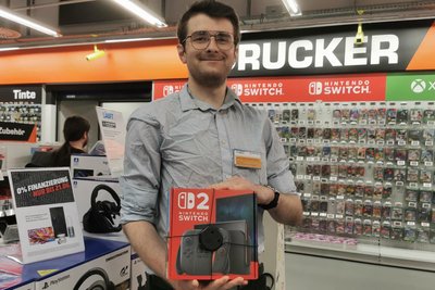 Froh, im Chemnitzer Saturn-Markt eine Switch 2 ergattert zu haben: Jayden Tannenhauer hatte gleich mehrfach vorbestellt.