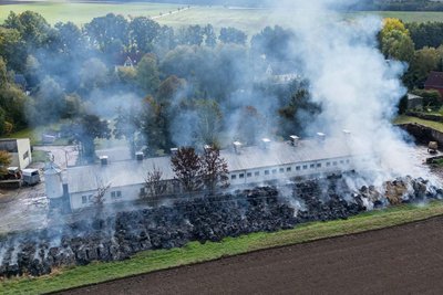 Auch am Donnerstag qualmte es noch über Arras.