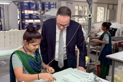 Sachsens Wirtschaftsminister Dirk Panter reiste nach Südindien, um sich über die dortige Industrie zu informieren.