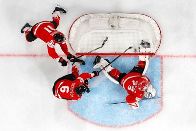 Finnland besiegt nach einem starken zweiten Drittel Rekordweltmeister Kanada.