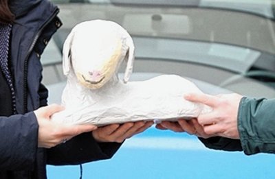 Das Lamm aus Pappmaché konnte am Montag wieder an seine rechtmäßigen Besitzer zurückgegeben werden. 