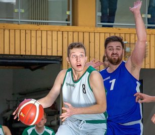 Der TSV Dittersbach, hier mit Clemens Kersten am Ball, kam vor der neuen Zwangspause auf zwei Punktspiele. 