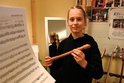 Jakob Geweniger lernt an der Musikschule in Mittweida Blockflöte und spielt auch Klavier. Nun will er noch Geige lernen.