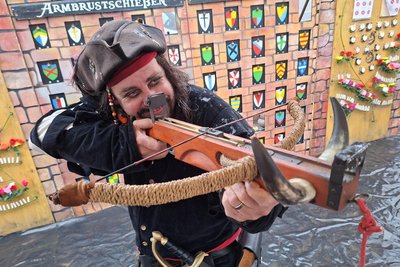 „Bogen-Klaus" am Freitagabend bei der Annotopia auf Schloss Augustusburg.