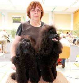 
              <p class="artikelinhalt">Gekämmt für das große Schaulaufen: Angelika Rudolph aus Uhlstädt-Kirchhasel mit Kleopatra (links) und Kandis. </p>
            