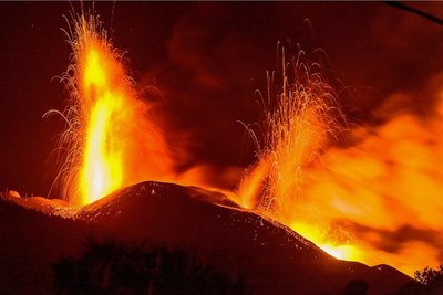Seit dem 19. September reißen die Lavaströme, die aus dem Vulkan Cumbre Vieja auf der Kanareninsel La Palma hervorbrechen, nicht mehr ab. Zuletzt gab es diese Situation in den 1970er-Jahren. Seither hat sich die Technik entwickelt. Dadurch wird der Berg zum lohnenden Forschungsobjekt. 