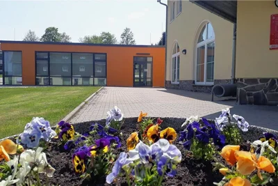 Das neue Rathaus in Johanngeorgenstadt in der ehemaligen Sparkasse. Links ist der Anbau mit Sitzungssaal. 