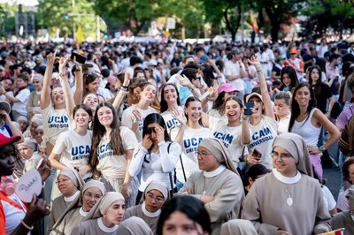 An einer Jugend-Vigilie mit dem Papst in Madrid nahmen Schätzungen zufolge bis zu 600.000 junge Menschen teil.