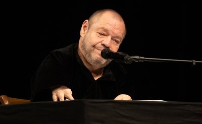 Star-Bariton Thomas Quasthoff hat seine Gesangskarriere 2012 beendet. Mit "Mein Beethoven" kehrt er als Vorleser mit dem Jazzmusiker Dieter Ilg und weiteren Musikern auf die Bühne zurück. 