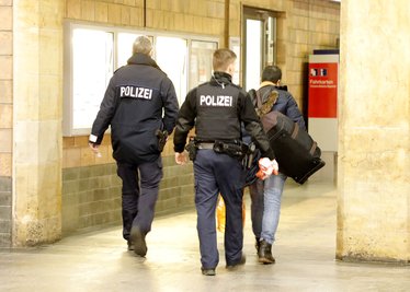 Der Besitzer holte seine Sachen später ab - nachdem er von Einkäufen in der Innenstadt zurückkehrte.