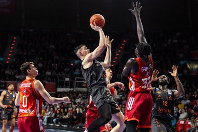 Die Niners Chemnitz um Yordan Minchev verloren nach einer starken ersten Halbzeit noch deutlich beim FC Bayern Basketball.