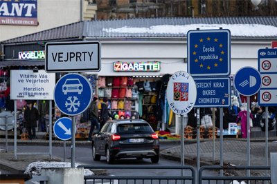 Verlockendes Angebot: Anders als in Deutschland wird auf den grenznahen Märkten in Tschechien neben zertifizierter Pyrotechnik ganzjährige auch nicht zugelassene angeboten.