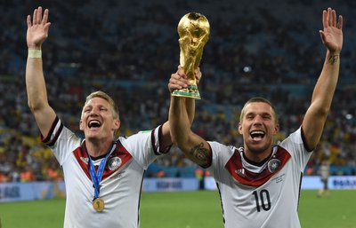 Ein Duo, das für Furore sorgte: Bastian Schweinsteiger (l) und Lukas Podolski. (Archivbild)