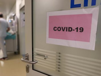            Der Eingang zur Covid-19-Intensivstation der Leipziger Uniklinik.