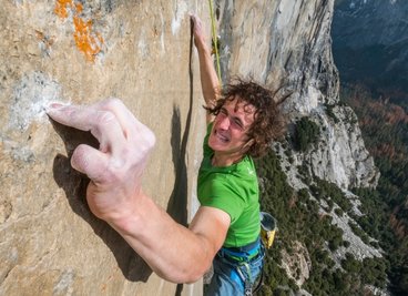  Fingerübung: Adam Ondra bei der zweiten Begehung der "Dawn Wall" amEl Capitan im Yosemite-Nationalpark in Kalifornien. 