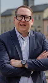 Tom Unger sitzt für die Christdemokraten im Sächsischen Landtag. Er ist Ansprechpartner im Wahlkreis 15, zu dem neben Zwönitz, wo er ein Büro besetzt, auch Schwarzenberg und Elterlein gehören. 