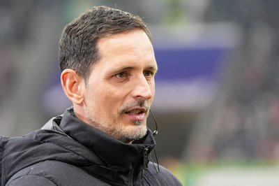  Der frühere Eintracht-Coach Dino Toppmöller wird neuer Trainer des französischen Clubs RC Lens. (Archivbild)