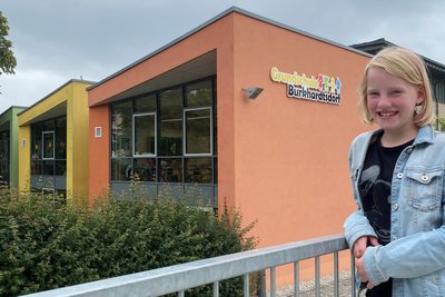 Vor vier Jahren: Helena Kreil fällt der Abschied von der Grundschule in Burkhardtsdorf schwer.