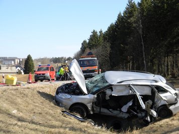 Bei einem Verkehrsunfall auf der B 169 zwischen Schneeberg und Hundshübel sind am Montag drei Menschen verletzt worden.