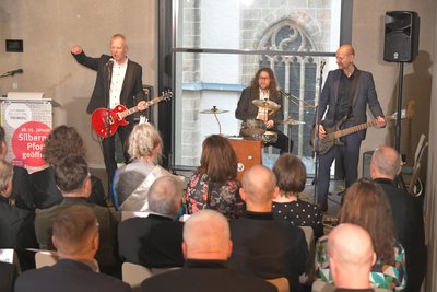Die Cramer Band um Professor Matthias Reich (l.) wartete mit rockiger Musik auf.