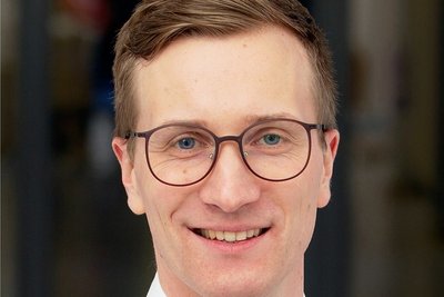 Bildungsbürgermeister Tobias Kämpf (CDU) verteidigt das Vorgehen der Stadtverwaltung. 