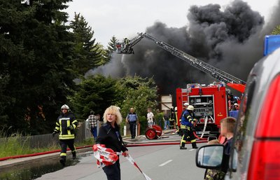 Im Mai 2014 war ein Wohnhaus samt Garage in Mühlau abgebrannt. Die Feuerwehr konnte nur bedingt helfen, da nicht genügend Löschwasser zur Verfügung stand. Das soll sich künftig ändern. Foto: Jan Härtel/Archiv