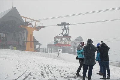 Die Touristen waren froh, mal einen Hauch von Winter zu erleben. 