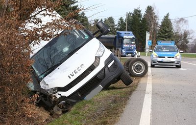 Unfall bei Hohenstein-Ernstthal - Hinterachse verloren