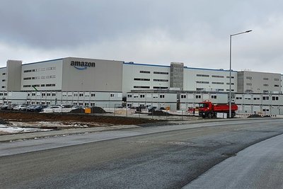 Kurz vor der Fertigstellung: das Amazon-Logistikzentrum in Gattendorf vor den Toren von Plauens Partnerstadt Hof. 