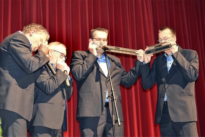 Das niederländische Quartett Fata Morgana mit Ronald Kamminga, Antal van Acquoy, Rob Janssen und Paul Cornelissen (von rechts) gestaltet am Samstag das Gala-Konzert im Gasthof zum Walfisch. Die Musiker waren bereits 2018 in Klingenthal dabei.