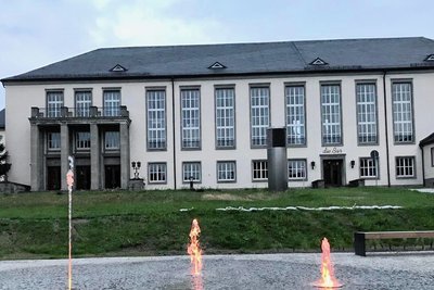Die Stadthalle ist das kulturelle Zentrum von Oelsnitz. Mit ihrer Rücknahme will die Stadt nun die Organisation aller kulturellen Veranstaltungen in der Stadt  bündeln. 