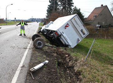 Unfall bei Hohenstein-Ernstthal - Hinterachse verloren
