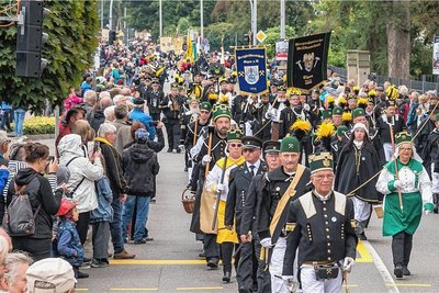 Bergparaden - wie hier vor wenigen Wochen in Olbernhau - locken stets viele Zuschauer an.