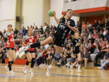 Cara Herfurth hat sich am Samstag in der gut gefüllten Sporthalle Neuplanitz mit acht Treffern als beste Zwickauer Torschützin im Final-Rückspiel gegen Hannover-Badenstedt erwiesen. 