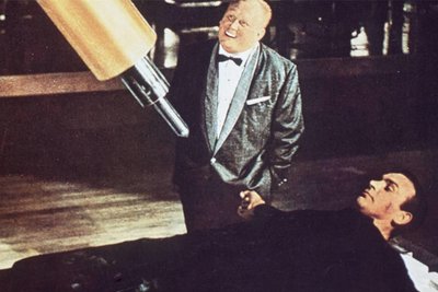 Gert Fröbe in seiner berühmtesten Rolle als Bond-Bösewicht Goldfinger.