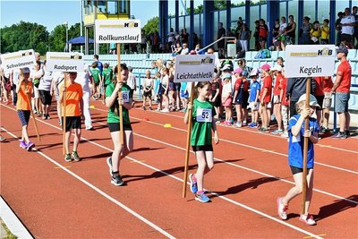 Die 390 Sportvereine in Mittelsachsen erhalten einen Sonderzuschuss des Landkreises, berechnet nach der Mitgliederanzahl. Im Bild: die Eröffnung der Kreis-, Kinder- und Jugendspiele in Freiberg. 