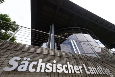 Die Bezüge der 119 sächsischen Landtagsabgeordneten haben sich rückwirkend erhöht.