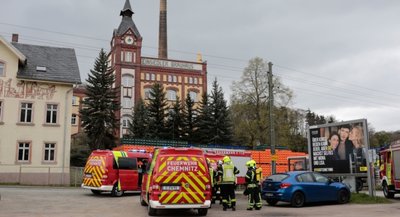  Rund 60 Einsatzkräfte der Berufsfeuerwehr Chemnitz sowie von fünf freiwilligen Wehren sind gestern zum Einsiedler Brauhaus gerufen worden. 