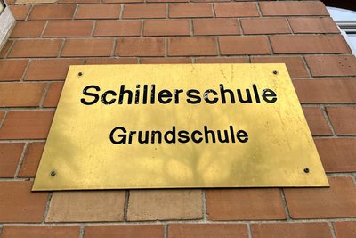 In Deutschland gibt es unzählige Schillerschulen, aber keine einzige Gert-Fröbe-Schule.