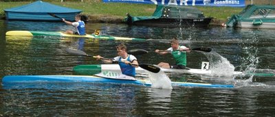 Benno Reichel (v.) von der SG Lauenhain zeigte schon in den Qualifikationsläufen, dass mit ihm zu rechnen ist. Hinter dem Flöhaer Marc Paradies kam er im Einer der Leistungsklasse auf Platz 2. 