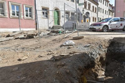 In der Baustelle Pfarrgasse in Freiberg machten Mitarbeiter des Sächsischen Landesamtes für Archäologie interessante Funde.