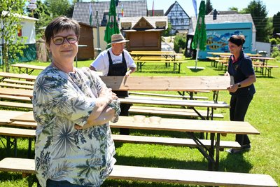 Ortsvorsteherin Annett Groh auf der Festwiese in Kaufungen.