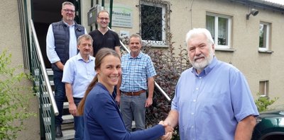 Kay Weißbach, Matthias Bilz (hinten von links), Jens Beyer (Mitte links) und Diana Koban bilden den neuen Vorstand der Bauernland-AG Großolbersdorf. Frank Bilz (Mitte rechts) und Matthias Espig schieden aus. 