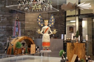 Die aktuelle Sonderausstellung in der „Manufaktur der Träume“ zeigt die komplette Schaffensbreite und verbindet damit Tradition mit Moderne.
