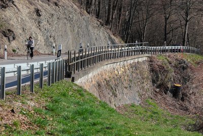 Die Stützwand stammt aus dem Jahr 1908.