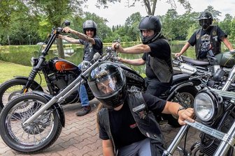 29. Motorradtreffen am Weberteich: Wie wild sind die Wild Biker Schönfeld? - Jens Thiel aus Thalheim, Henry Morgenstern und Ronny Zenker aus Herold und Henrik Grießl aus Wiesa sind ein Teil der Wild Biker (v. l.). 