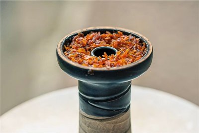 25 Gramm Tabak passen in einen Shisha-Kopf. Die neuen Verpackungen wurden daran angepasst. Die im Tabak enthaltenen fruchtigen Aromen sollen verboten werden.