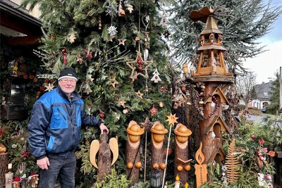 Von Gerd Badstübner stammen die zahlreichen Holzfiguren, die zur Dekoration des Hauses verwendet werden.