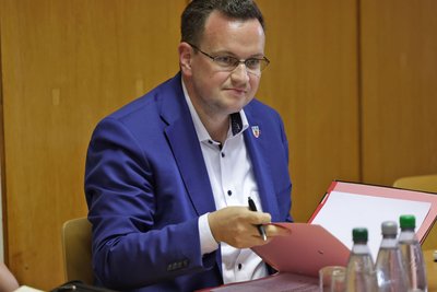 Bürgermeister Karsten Schultz warnt vor Auswirkungen auf Einzelhändler.